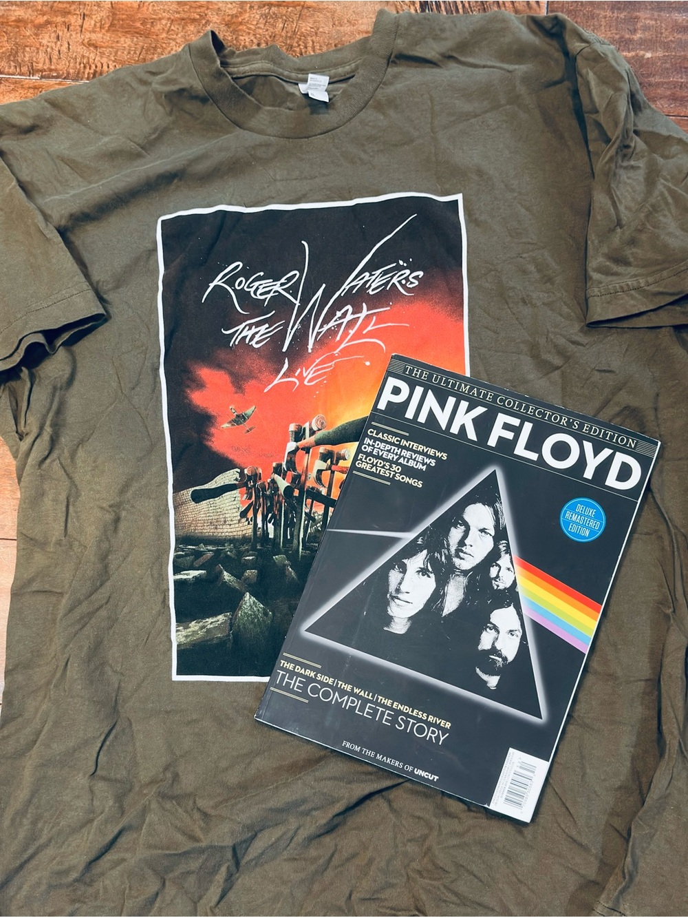 Roger Waters The Wall Live Tour 2012 Concert Shirt XL & Pink Floyd Ultimate Book